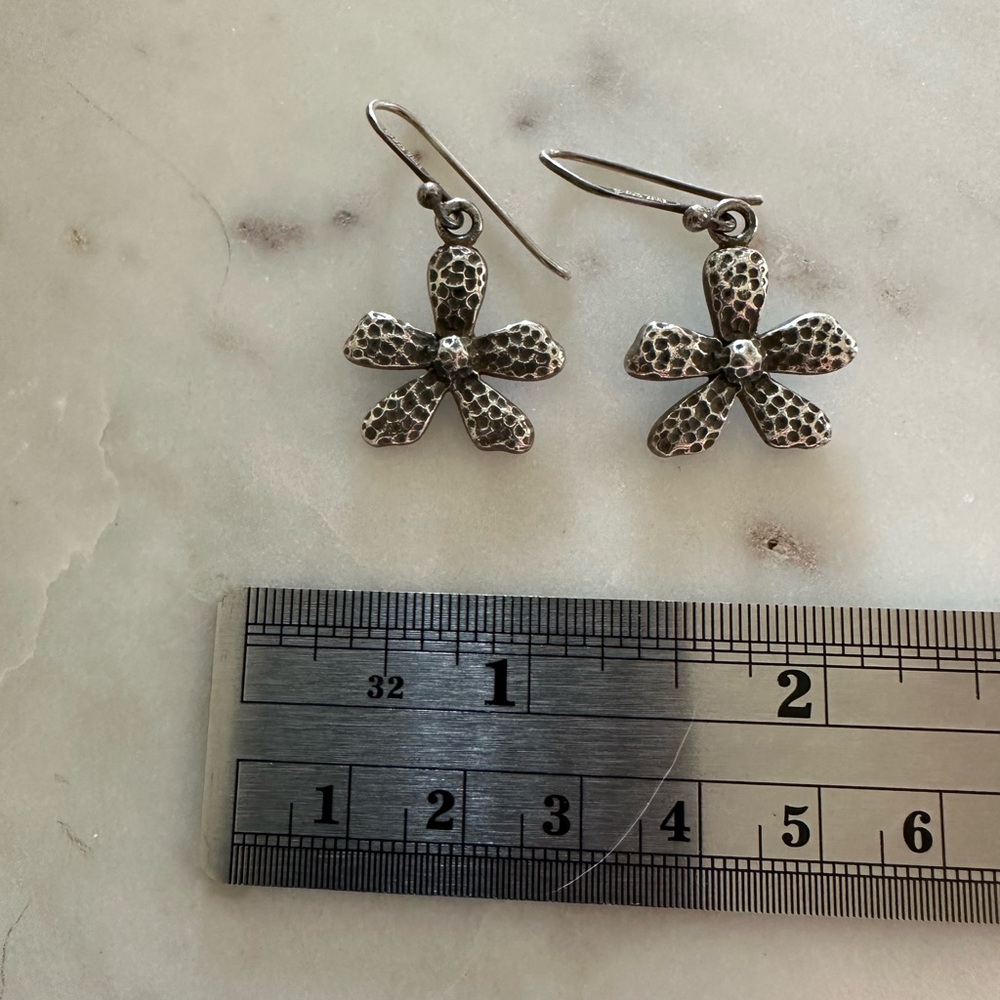 Retired Silpada Sterling Silver Textured Daisy Earrings - Picture 5 of 5
